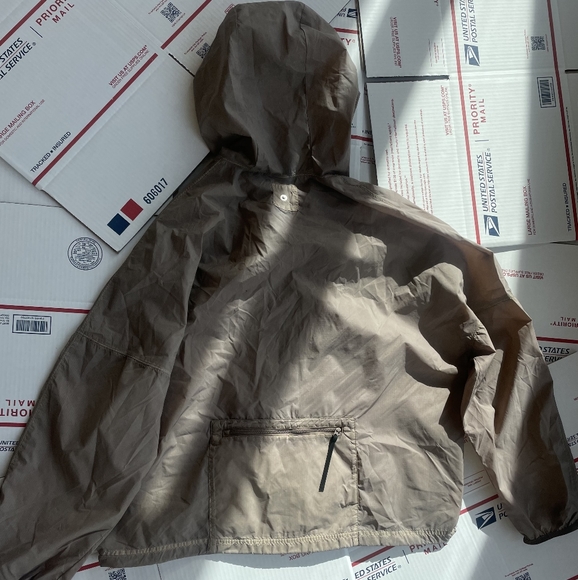 $175 Women’s NIKE SPORTSWEAR TECH PACK Repel PACKABLE JACKET DM6506-087 Size S - Picture 3 of 3